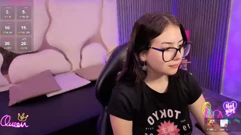 andrea_tay1 online show from June 19, 2026, 7:06 pm