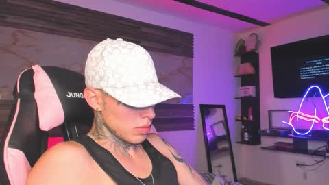 andrees_s online show from December 15, 2025, 11:42 pm