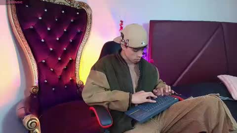 andreew_style_ online show from March 24, 2026, 8:25 pm