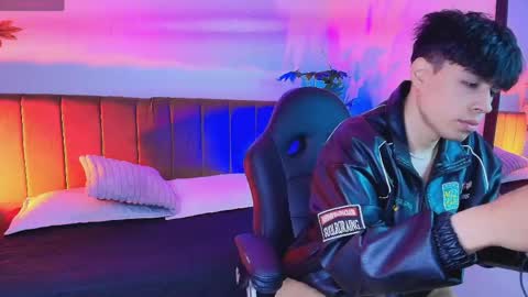 andreew_style_ online show from April 21, 2026, 9:28 pm