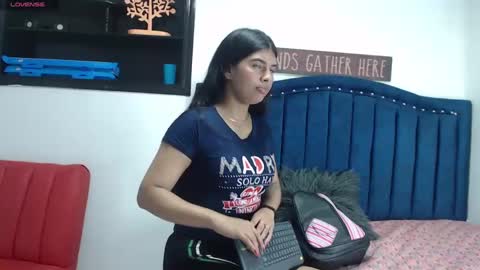 Andreina  online show from December 4, 2024, 3:43 pm