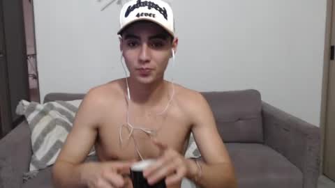 Snapshot of andres_2977 chatting on August 3, 2026, 7:06 pm Andres 2977 online show from August 3, 2026, 7:06 pm