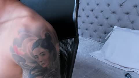 insta andres clark  online show from November 19, 2025, 5:46 pm