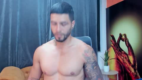 insta andres clark  online show from November 28, 2025, 5:59 pm