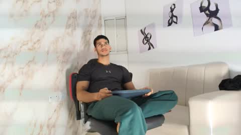 andres_stud online show from November 29, 2025, 4:26 am