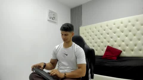 andres_stud online show from March 25, 2026, 4:29 am