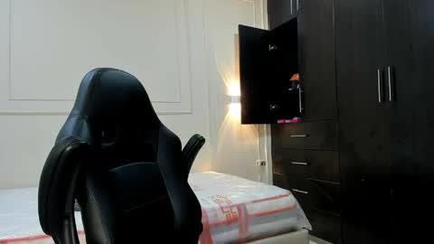 Snapshot of andres_stud chatting on April 29, 2026, 3:21 am andres_stud online show from April 29, 2026, 3:21 am