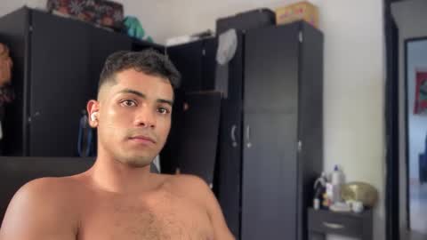 Snapshot of andres_vargas_ chatting on September 25, 2025, 8:23 pm Andres online show from September 25, 2025, 8:23 pm
