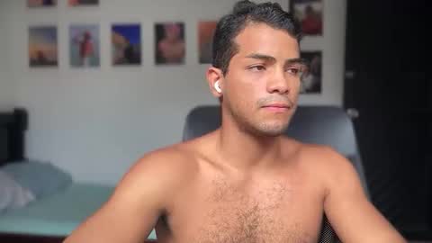 Snapshot of andres_vargas_ chatting on October 24, 2025, 3:30 pm Andres online show from October 24, 2025, 3:30 pm