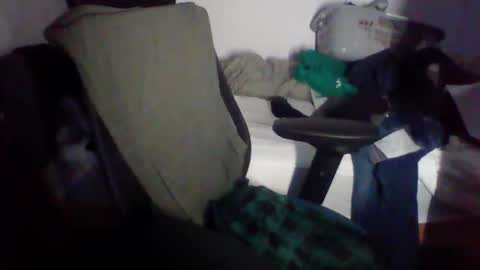 andresse_lat online show from April 12, 2026, 8:19 am