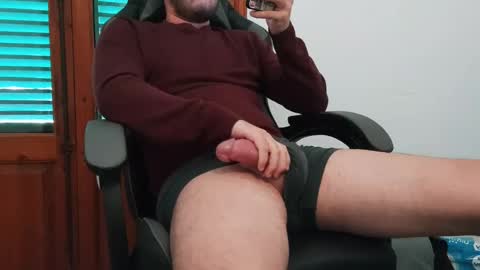 Snapshot of andreudickhard91 chatting on December 10, 2024, 12:27 pm Andreu online show from December 10, 2024, 12:27 pm