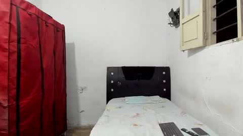 andrew_2811 online show from May 12, 2026, 1:03 am