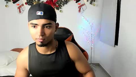 andrew_jonhes1 online show from December 1, 2025, 11:26 am