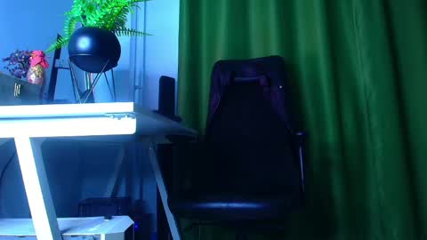 Snapshot of andrewbanner chatting on April 21, 2026, 5:25 am MasterRomania online show from April 21, 2026, 5:25 am