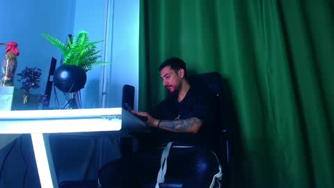Snapshot of andrewbanner chatting on April 22, 2026, 5:43 am MasterRomania online show from April 22, 2026, 5:43 am