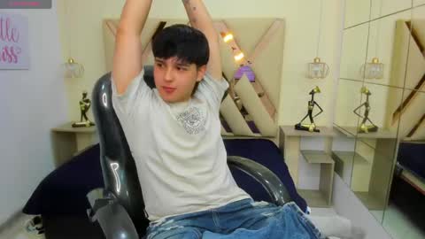 ANDREW online show from April 12, 2026, 12:32 pm