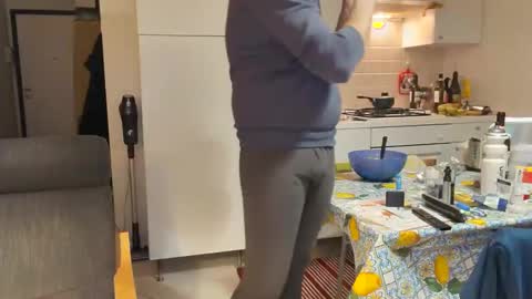 Snapshot of androx77 chatting on February 26, 2025, 6:00 pm androx77 online show from February 26, 2025, 6:00 pm