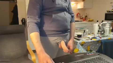 Snapshot of androx77 chatting on March 5, 2025, 5:50 pm androx77 online show from March 5, 2025, 5:50 pm