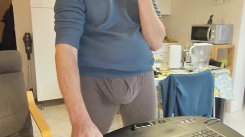 Snapshot of androx77 chatting on December 16, 2025, 10:20 am androx77 online show from December 16, 2025, 10:20 am