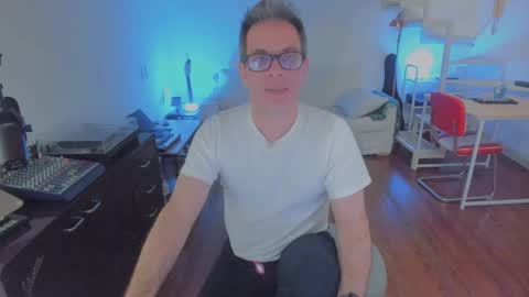 Snapshot of andy0pandi chatting on October 2, 2025, 12:17 am Andrew online show from October 2, 2025, 12:17 am