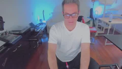 Snapshot of andy0pandi chatting on October 5, 2025, 4:16 pm Andrew online show from October 5, 2025, 4:16 pm