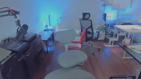 Andrew online show from December 2, 2025, 7:09 pm