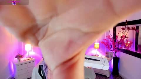 Andrea online show from November 10, 2025, 1:21 pm