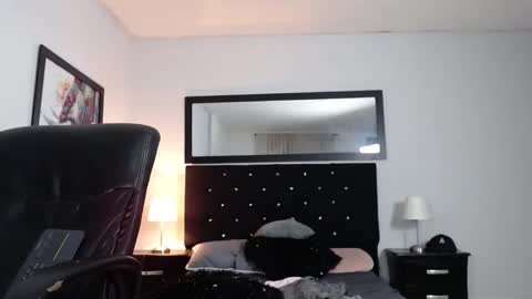 andy_smith333 online show from February 4, 2025, 12:40 am