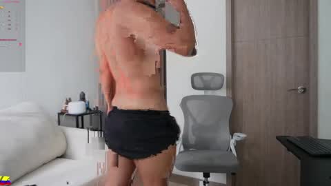 Snapshot of andy_weld chatting on April 17, 2026, 8:01 pm my onlyfans online show from April 17, 2026, 8:01 pm