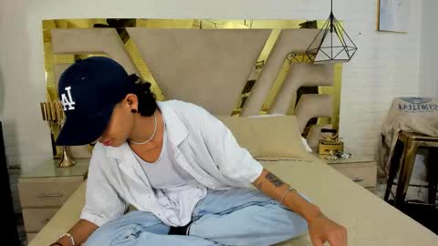 andyxibrat online show from November 4, 2025, 7:13 pm