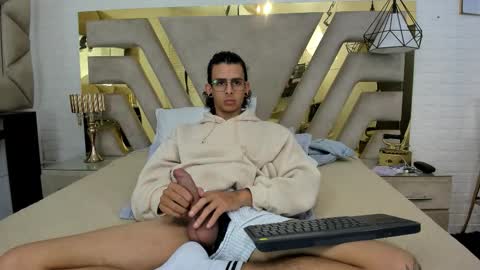 andyxibrat online show from November 27, 2025, 7:16 pm