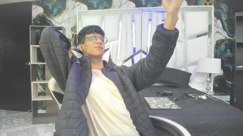 andyxibrat online show from April 9, 2026, 12:21 pm