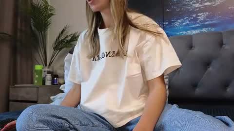 Snapshot of ange1ok chatting on June 23, 2026, 1:20 pm ange1ok online show from June 23, 2026, 1:20 pm