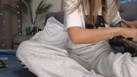 Snapshot of ange1ok chatting on July 20, 2026, 1:57 pm ange1ok online show from July 20, 2026, 1:57 pm