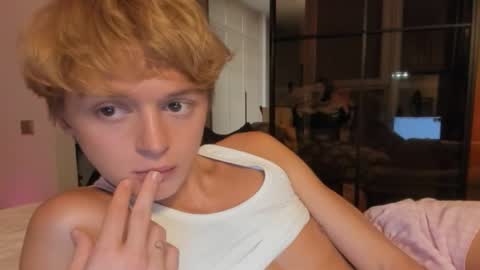 angel_andreww online show from April 20, 2026, 8:10 pm