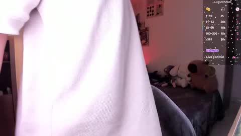 Angel   help me with 100 thumbs up online show from February 19, 2026, 8:38 pm