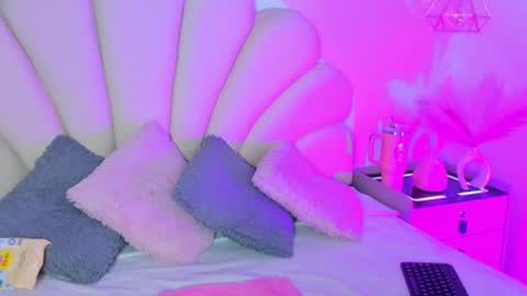 Snapshot of angel_bloom1 chatting on August 4, 2026, 6:10 pm Angel online show from August 4, 2026, 6:10 pm