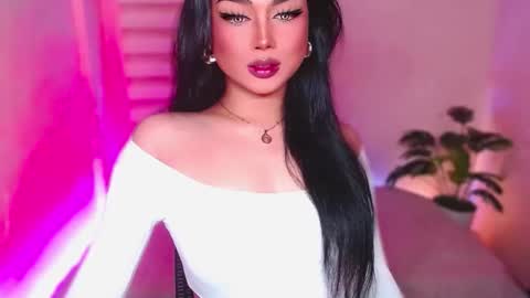 Snapshot of angel_eloaxx chatting on May 26, 2026, 11:12 pm Angel online show from May 26, 2026, 11:12 pm