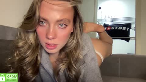 Snapshot of angel_from_sky chatting on December 14, 2024, 12:23 pm Greetings Jess online show from December 14, 2024, 12:23 pm