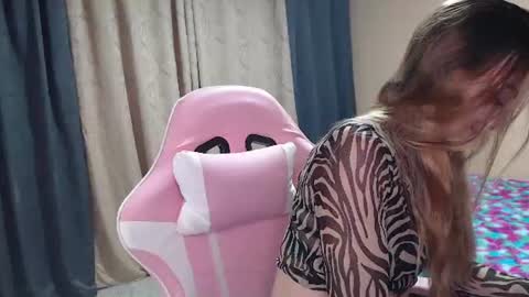 Snapshot of angel_girl10 chatting on June 19, 2026, 9:29 pm Angel Girl online show from June 19, 2026, 9:29 pm