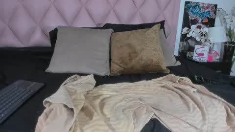 Angel  online show from December 30, 2024, 1:04 am