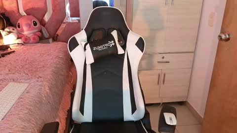 Snapshot of angel_lusst chatting on December 23, 2024, 8:11 am angeline online show from December 23, 2024, 8:11 am