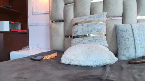 Nicolle  online show from March 6, 2025, 5:43 pm