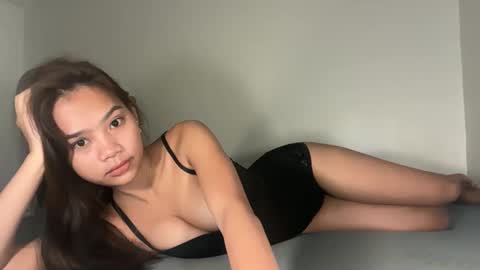angel_petite07 online show from April 17, 2026, 11:41 pm