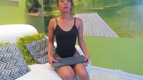 angela_rendon online show from June 13, 2026, 11:08 am