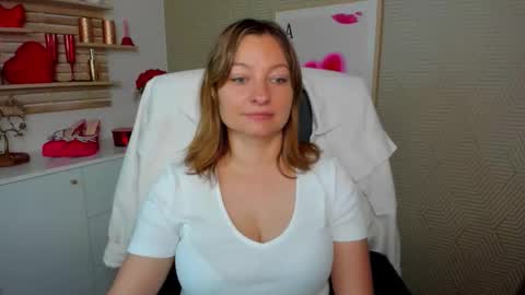 Angela online show from June 10, 2026, 5:39 am