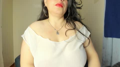 Snapshot of angela_suaza chatting on November 27, 2025, 2:13 am Angela online show from November 27, 2025, 2:13 am