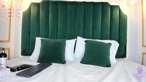 Angela  online show from February 8, 2025, 8:32 pm