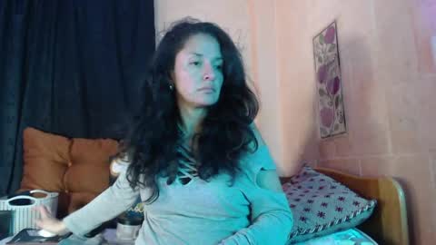 Snapshot of angelamaturevip chatting on May 1, 2026, 5:45 am Angela online show from May 1, 2026, 5:45 am