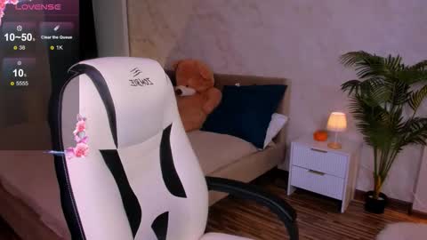 angelanabelle online show from November 13, 2025, 9:47 pm